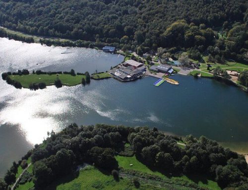 Le Lac de Caniel : Détente et Loisirs Nautiques